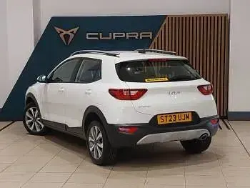 Used Kia Stonic 99 HP (72 kW) 2023 White SUV