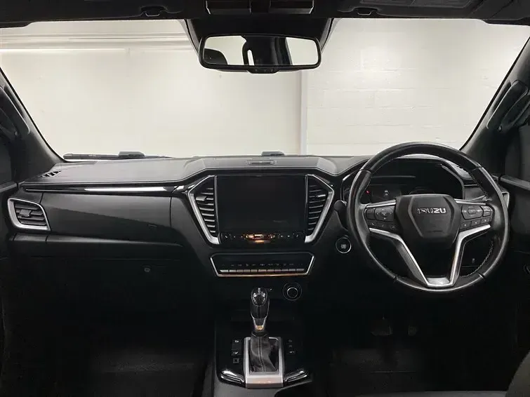 Used Isuzu D-Max 2024 Blue Pickup
