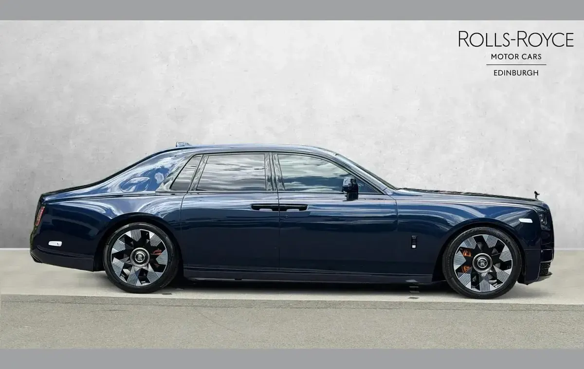 Used Rolls Royce Phantom 571 HP (419 kW) 2025 Blue Sedan