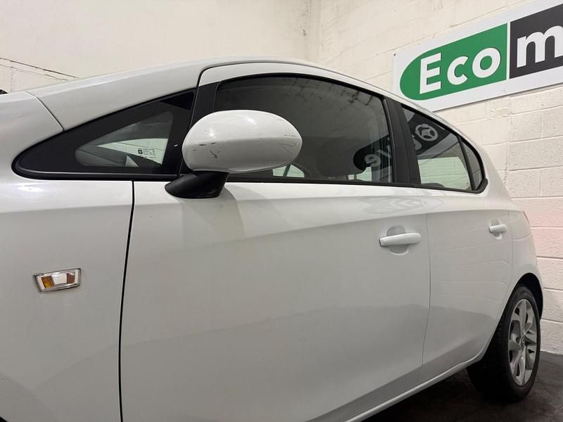 Used Vauxhall Corsa 75 HP (55 kW) 2017 White Hatchback