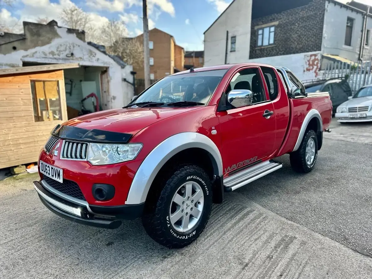 Used Mitsubishi L200 134 HP (98 kW) 2013 Red Pickup