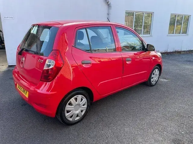 Used Hyundai i10 Classic 86 HP (63 kW) 2012 Red Hatchback