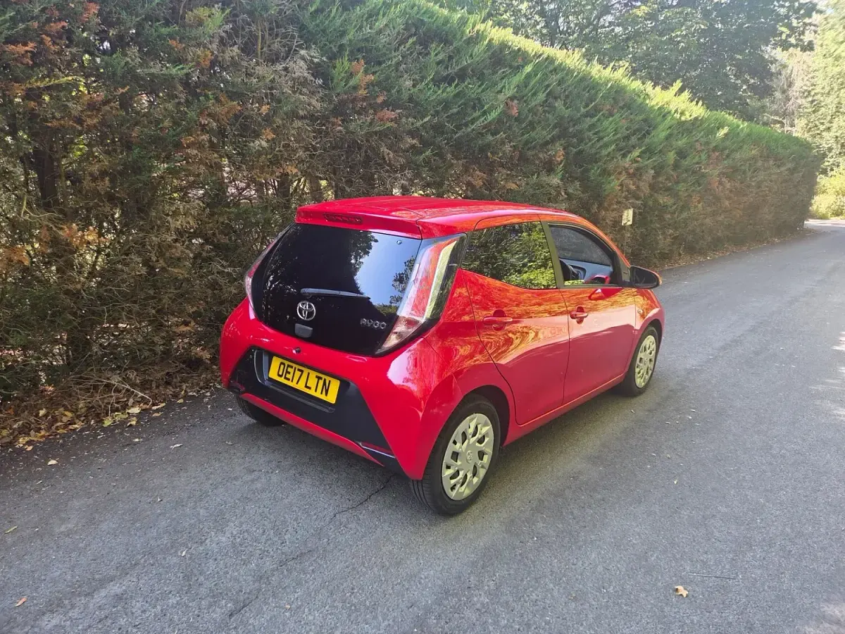 Used Toyota Aygo x-style 69 HP (50 kW) 2017 Red Hatchback