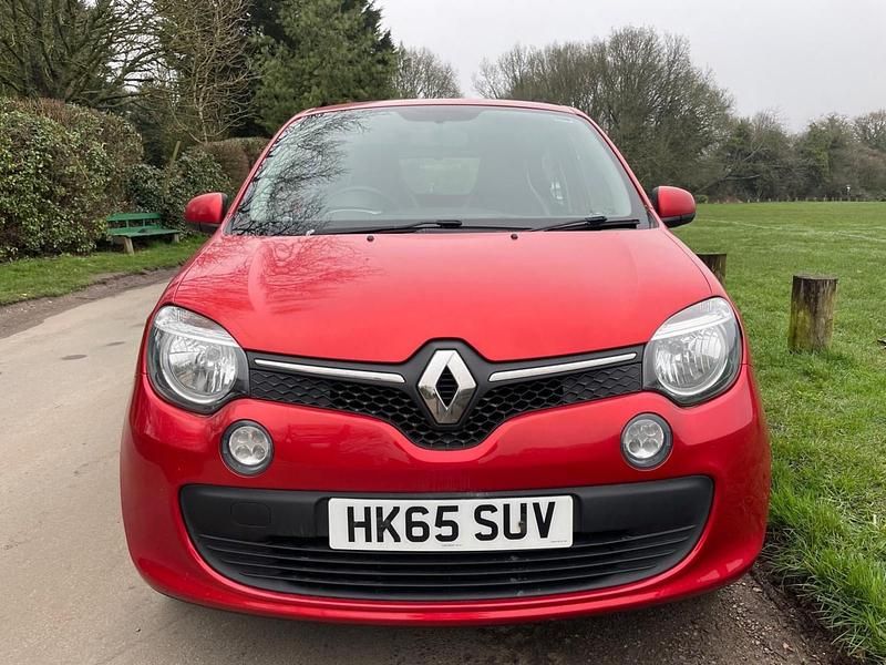 Used Renault Twingo Play 70 HP (51 kW) 2015 Red Hatchback