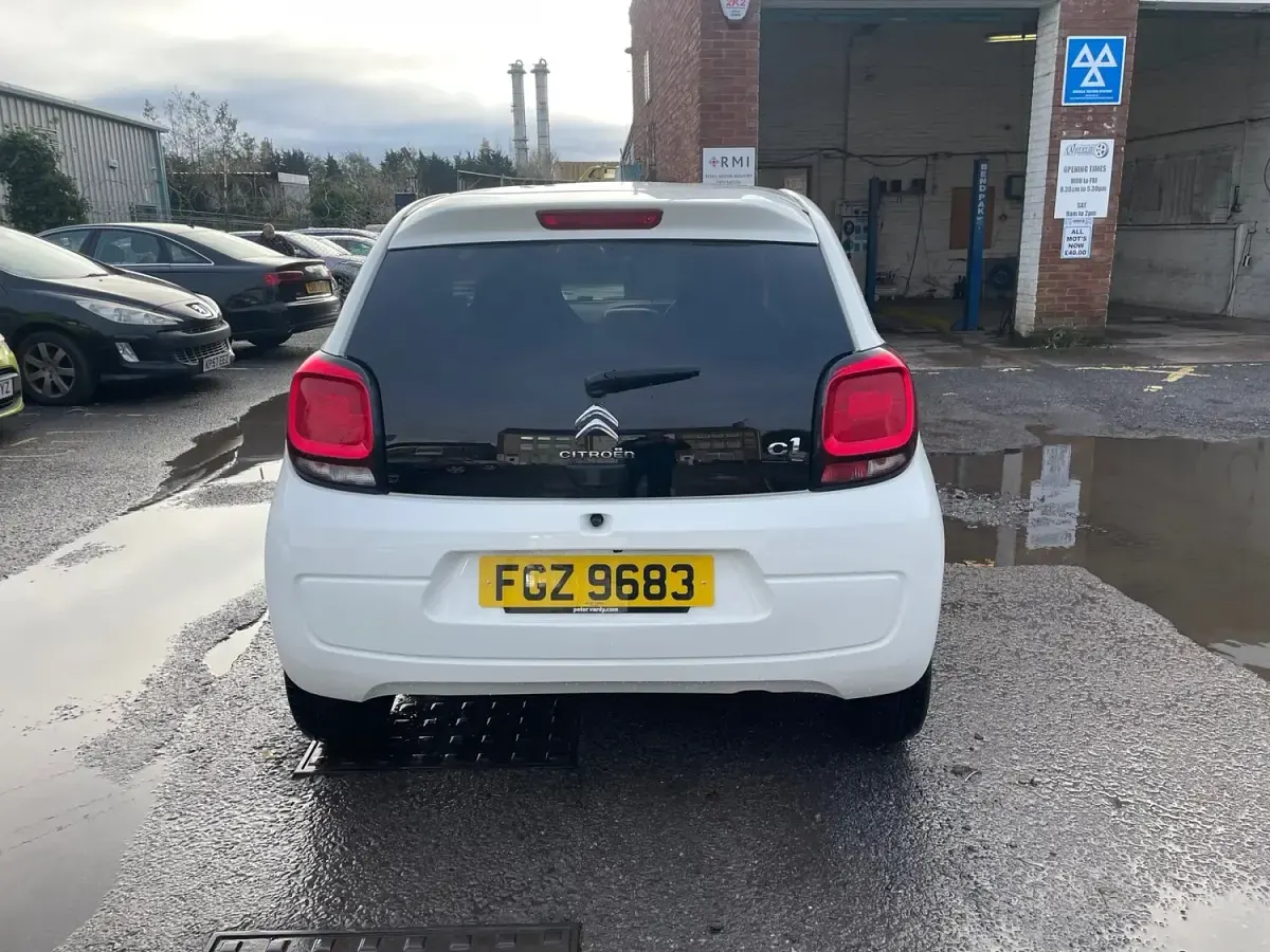 Used Citroën C1 Flair 82 HP (60 kW) 2017 White Hatchback
