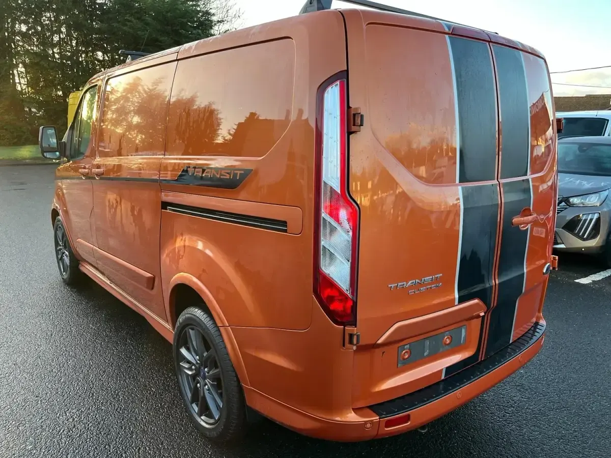 Second-hand Ford Transit Custom Sport 185 CP (136 kW) 2020 Portocaliu Van