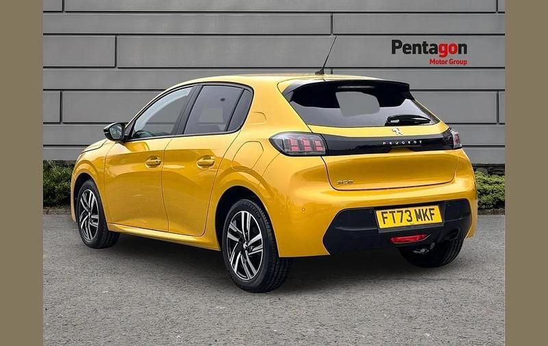 Used Peugeot 208 Active+ 101 HP (74 kW) 2024 Yellow Hatchback