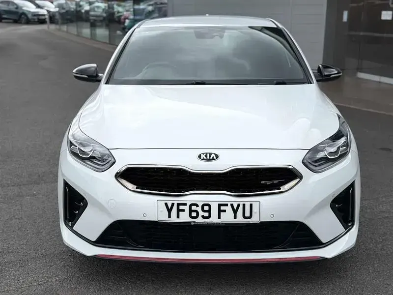 Used Kia Ceed GT GT 201 HP (147 kW) 2019 White Hatchback