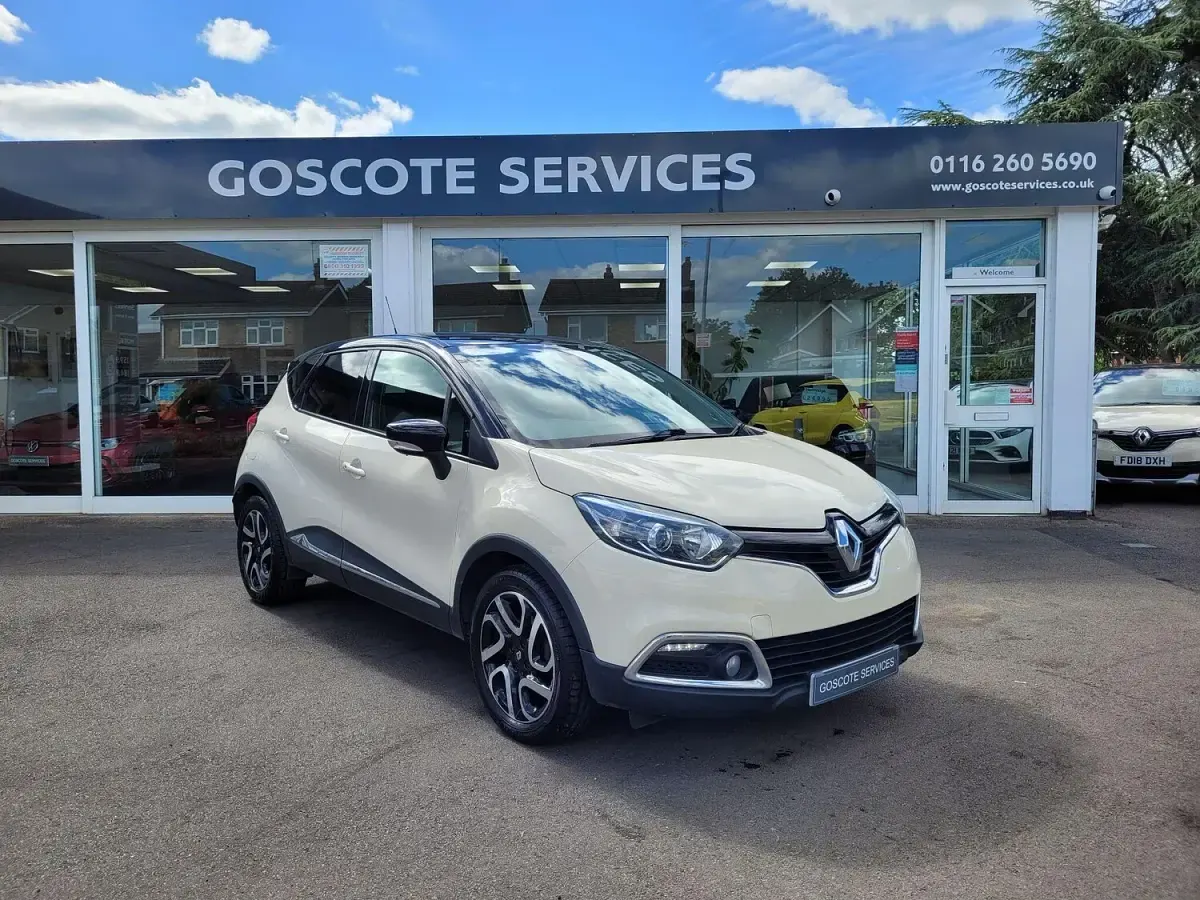 Used Renault Captur Dynamique 90 HP (66 kW) 2014 Cream/black SUV