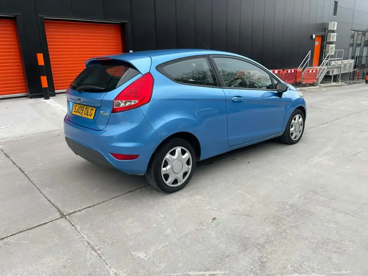 Second-hand Ford Fiesta Style 82 CP (60 kW) 2009 Albastru Hatchback
