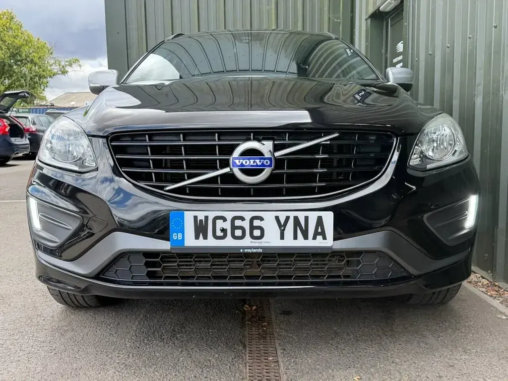 Used Volvo XC60 R-Design 190 HP (139 kW) 2017 Black SUV