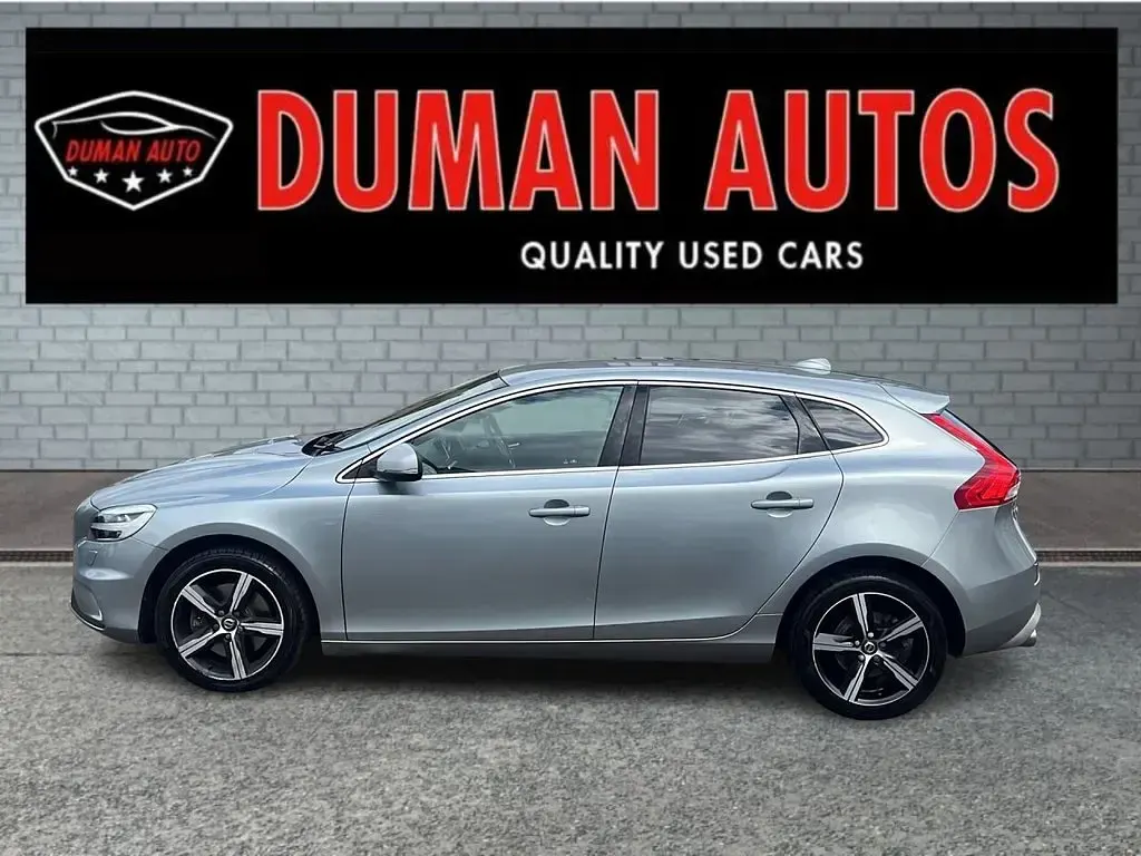 Used Volvo V40 R-Design 122 HP (89 kW) 2018 Silver Hatchback