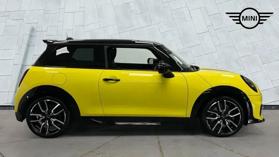 Usado Mini Cooper Hatch 113 kW (154 HP) 2025 Amarelo Citadino