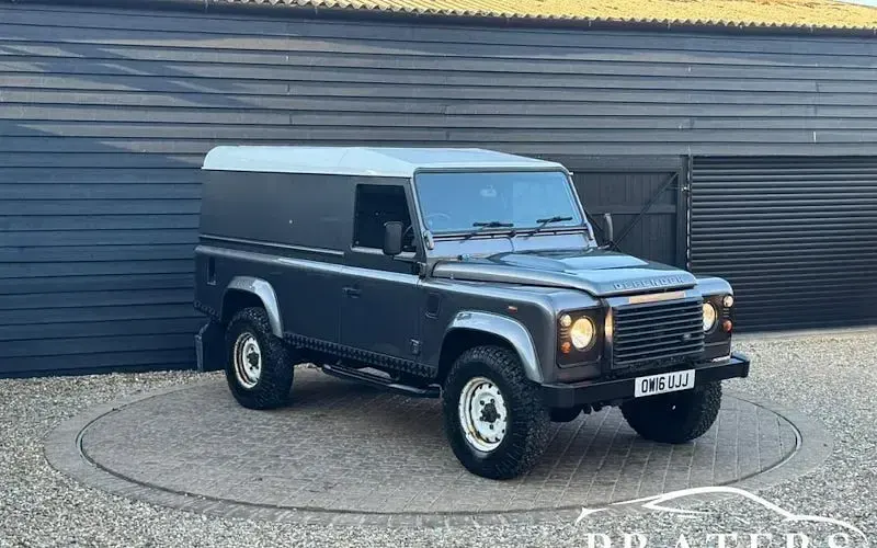 Usado Land Rover Defender 124 HP (91 kW) 2015