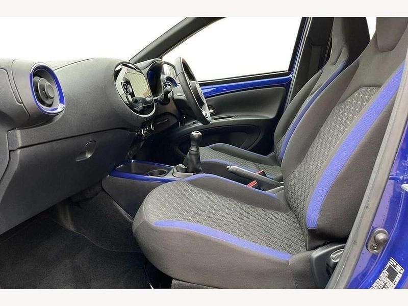 Used Toyota Aygo X 72 HP (52 kW) 2024 Blue SUV