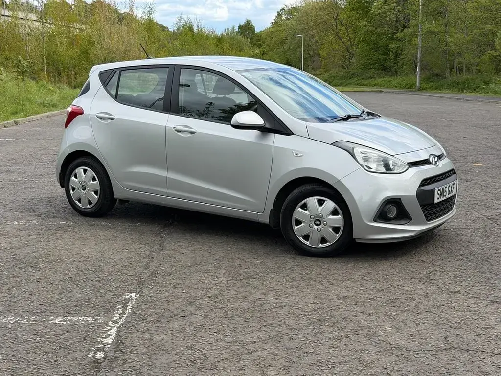Used Hyundai i10 SE 87 HP (63 kW) 2015 Silver Hatchback