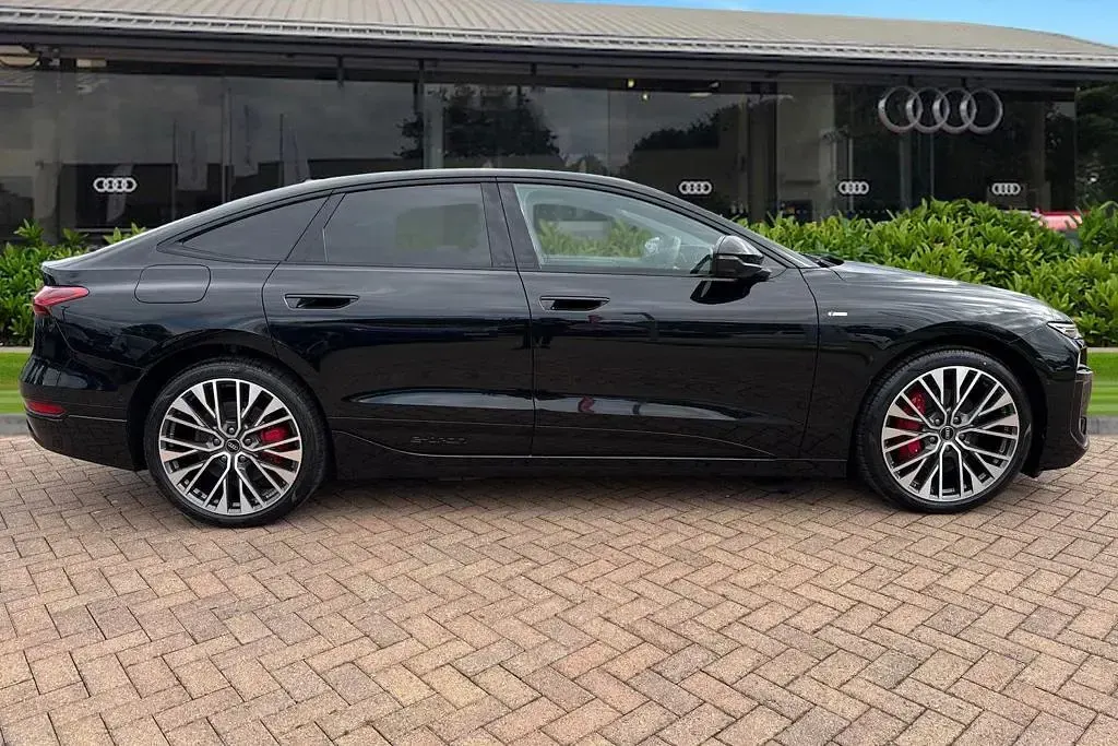 New Audi A6 e-tron Advanced 339 kW (462 HP) 2025 Black Estate
