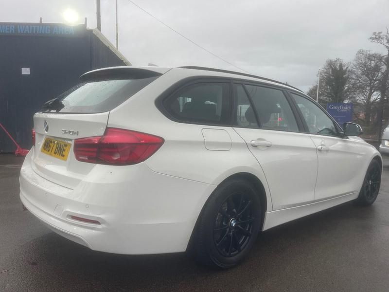 Begagnad BMW 320 Efficient Dynamics 2018 Vit Kombi
