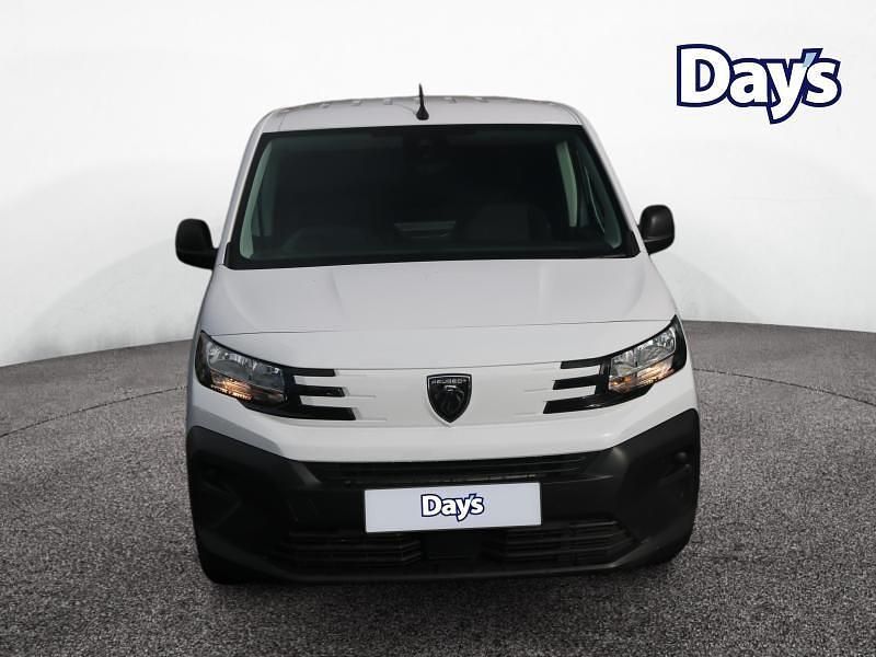 Used Peugeot Partner 131 HP (96 kW) 2024 White MPV