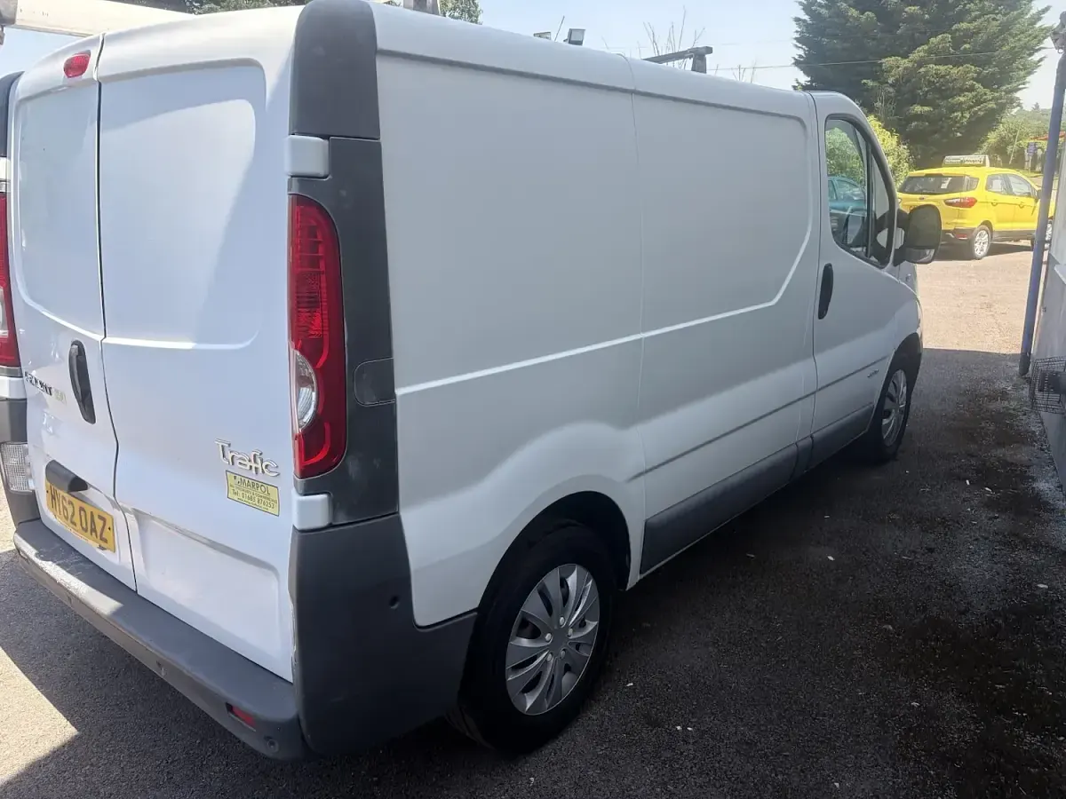 Used Renault Trafic 115 HP (84 kW) 2012 White MPV