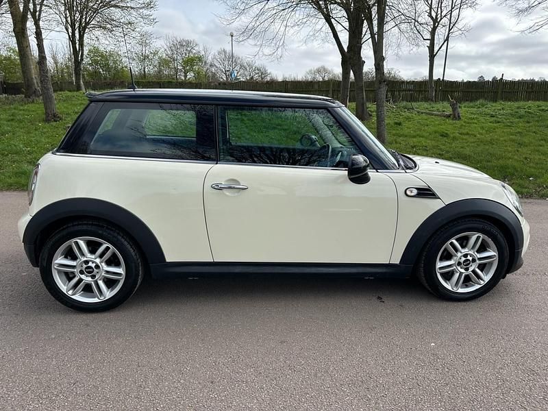 Used Mini Cooper Hatch 2010 White Hatchback