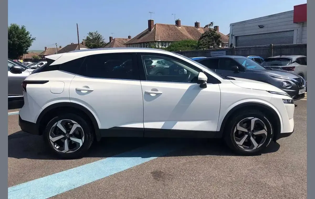 Used Nissan Qashqai N-Connecta 138 HP (101 kW) 2023 White SUV