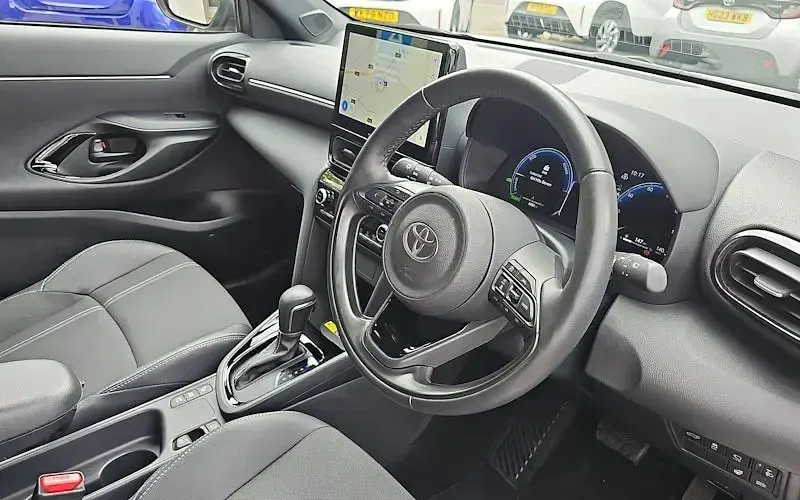 Used Toyota Yaris Cross 131 HP (96 kW) 2025 Silver SUV
