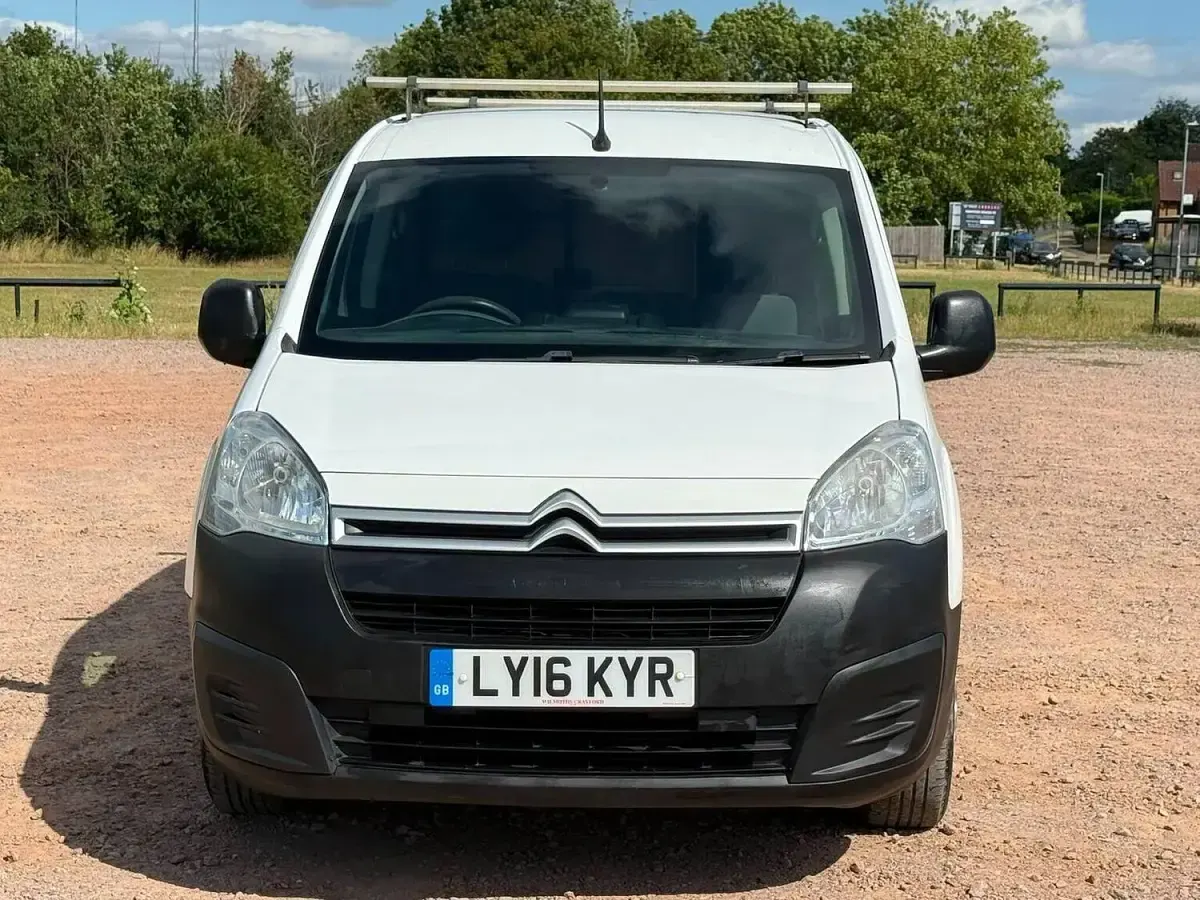 Used Citroën Berlingo 75 HP (55 kW) 2016 White MPV