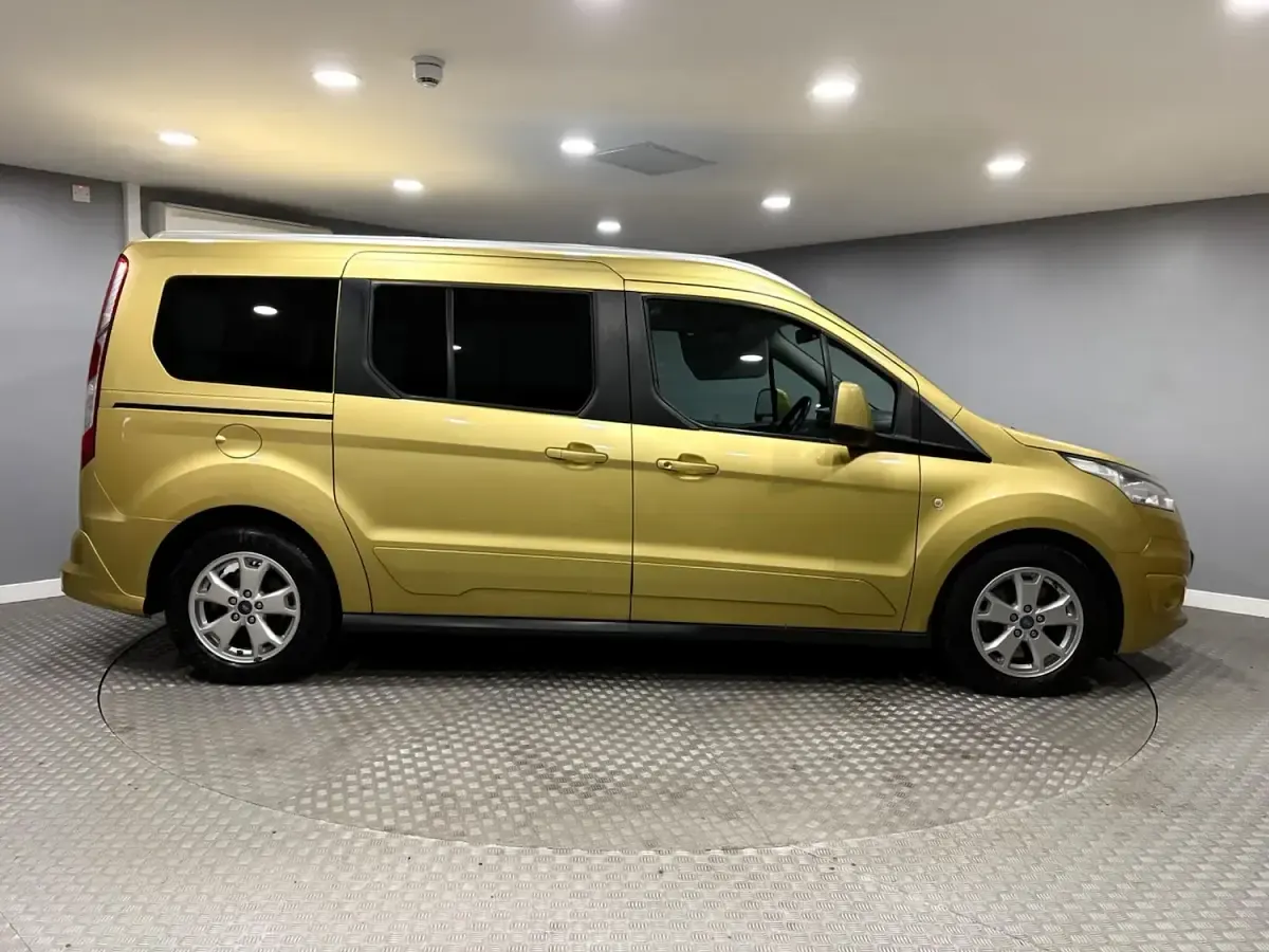 Used Ford Tourneo Connect Titanium 2016 Gold MPV
