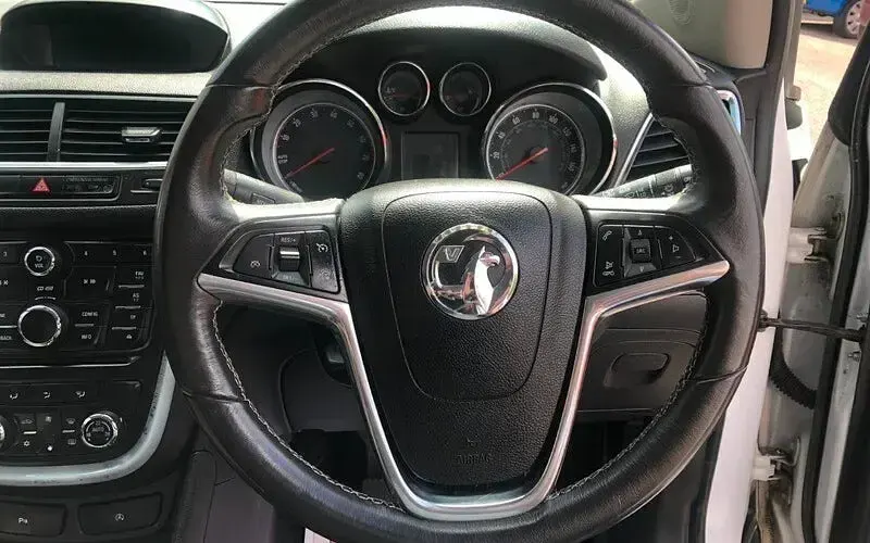 Used Vauxhall Mokka S 116 HP (85 kW) 2015 White SUV