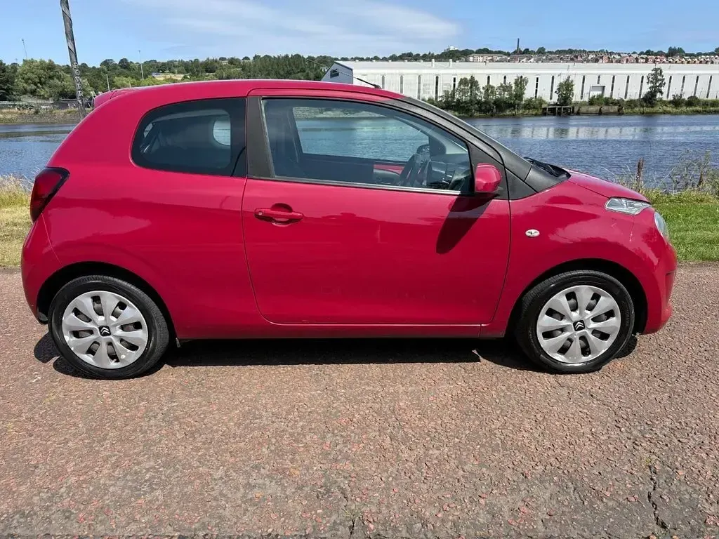 Used Citroën C1 Feel 68 HP (50 kW) 2017 Red Hatchback