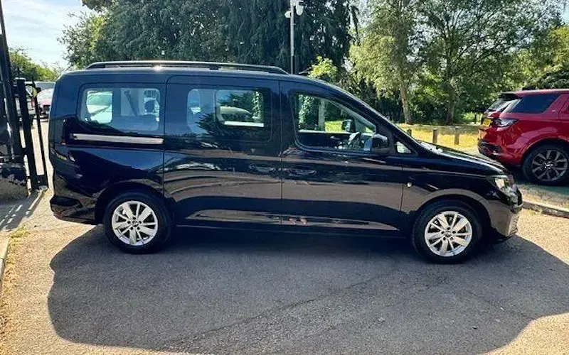 Used VW Caddy Life 122 HP (89 kW) 2022 Black MPV