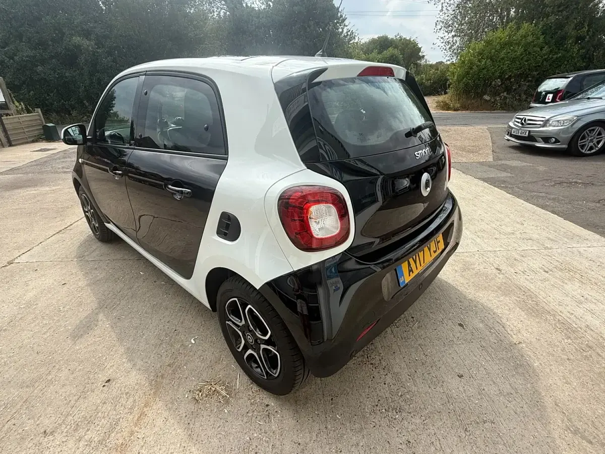 Used Smart ForFour Premium 2017 Black Hatchback