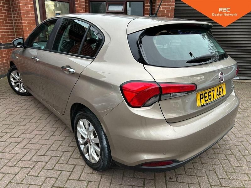 Usado Fiat Tipo Easy Plus 120 HP (88 kW) 2017 Cinzento Citadino