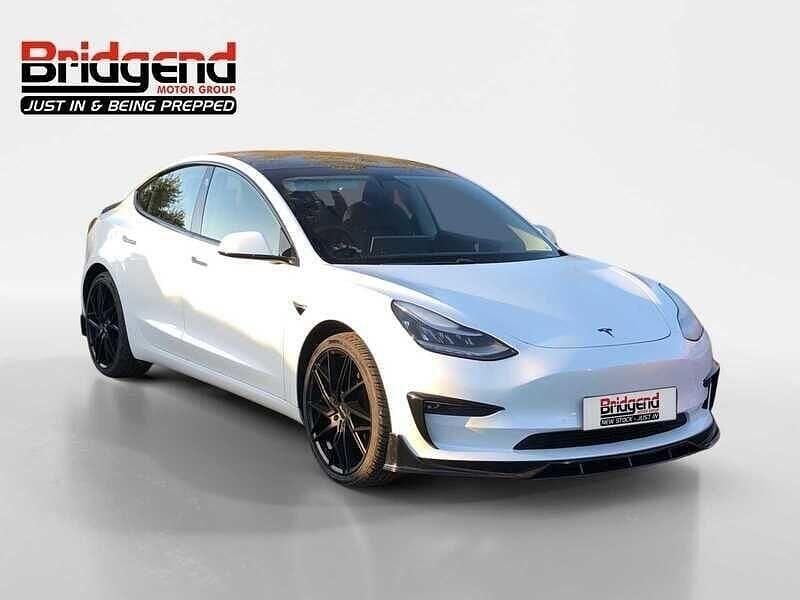 White Used 2019 Tesla Model 3 Standard Range Sedan | £14,499 (Fair price) - Image 1/4