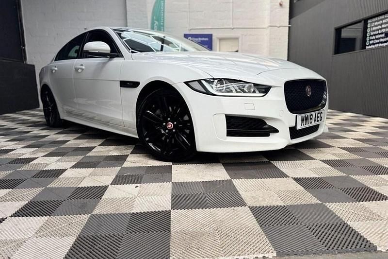 Used Jaguar XE R-Sport 180 HP (132 kW) 2018 White Sedan