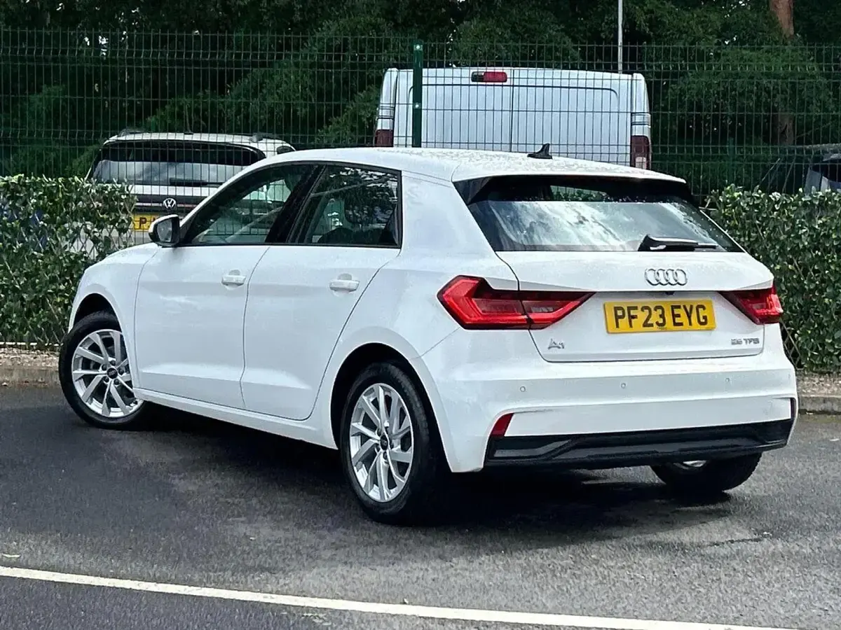 Used Audi A1 Sportback Sport 95 HP (69 kW) 2023 White Hatchback