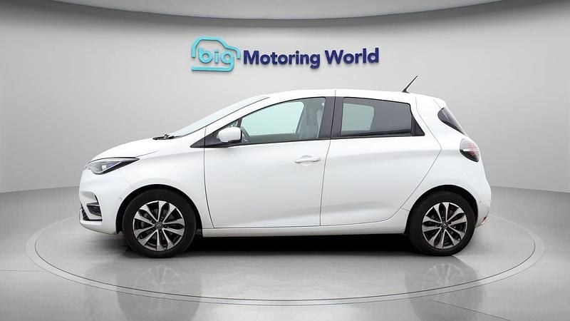 Used Renault Zoe GT-Line 100 kW (136 HP) 2022 White Hatchback