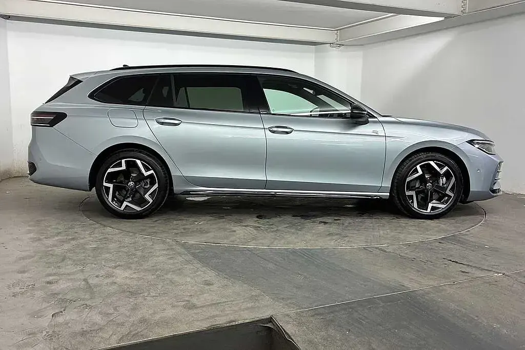 New VW Passat R-line 204 HP (150 kW) 2026 Silver Estate