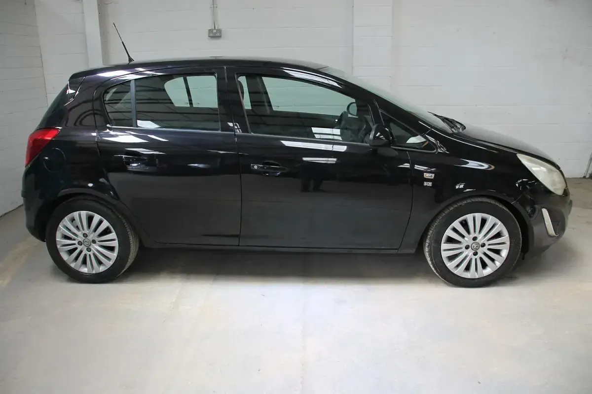 Used Vauxhall Corsa Excite 83 HP (61 kW) 2011 Black Hatchback