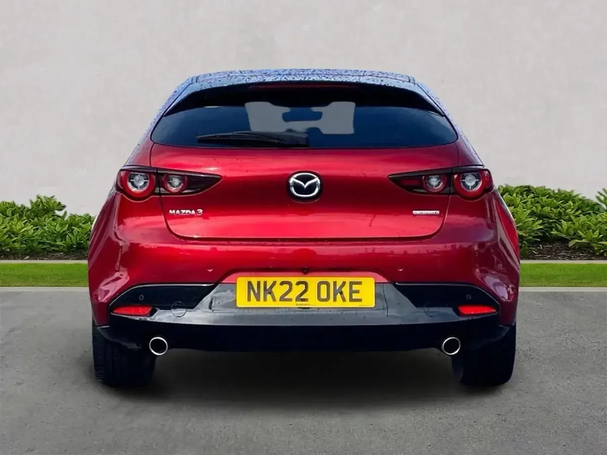 Używany Mazda 3 Inclusive 122 KM (89 kW) 2022 Czerwony Hatchback
