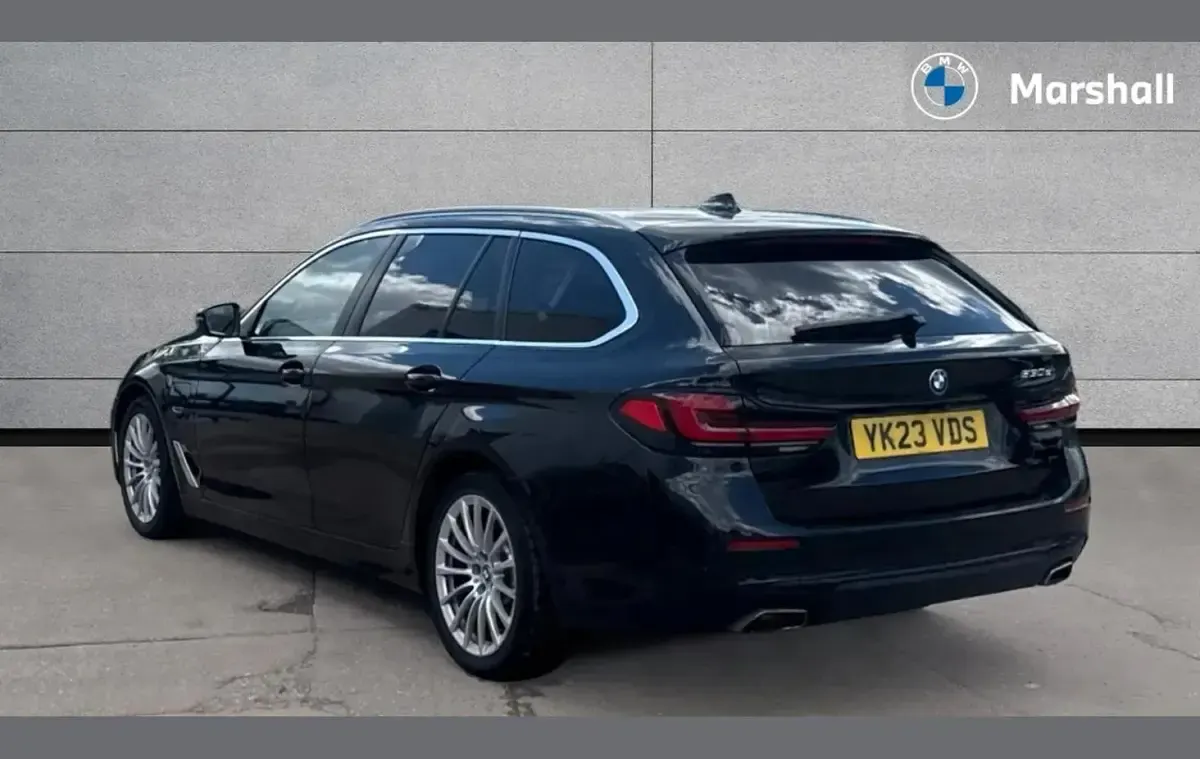 Used BMW 530e Comfort Edition 292 HP (214 kW) 2023 Black Estate