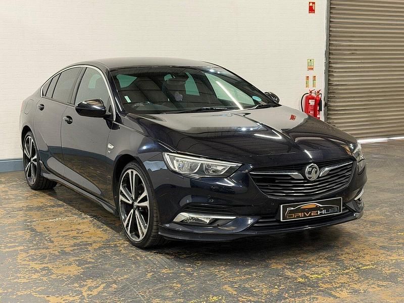 Second-hand Vauxhall Insignia SRi 2017 Albastru Hatchback