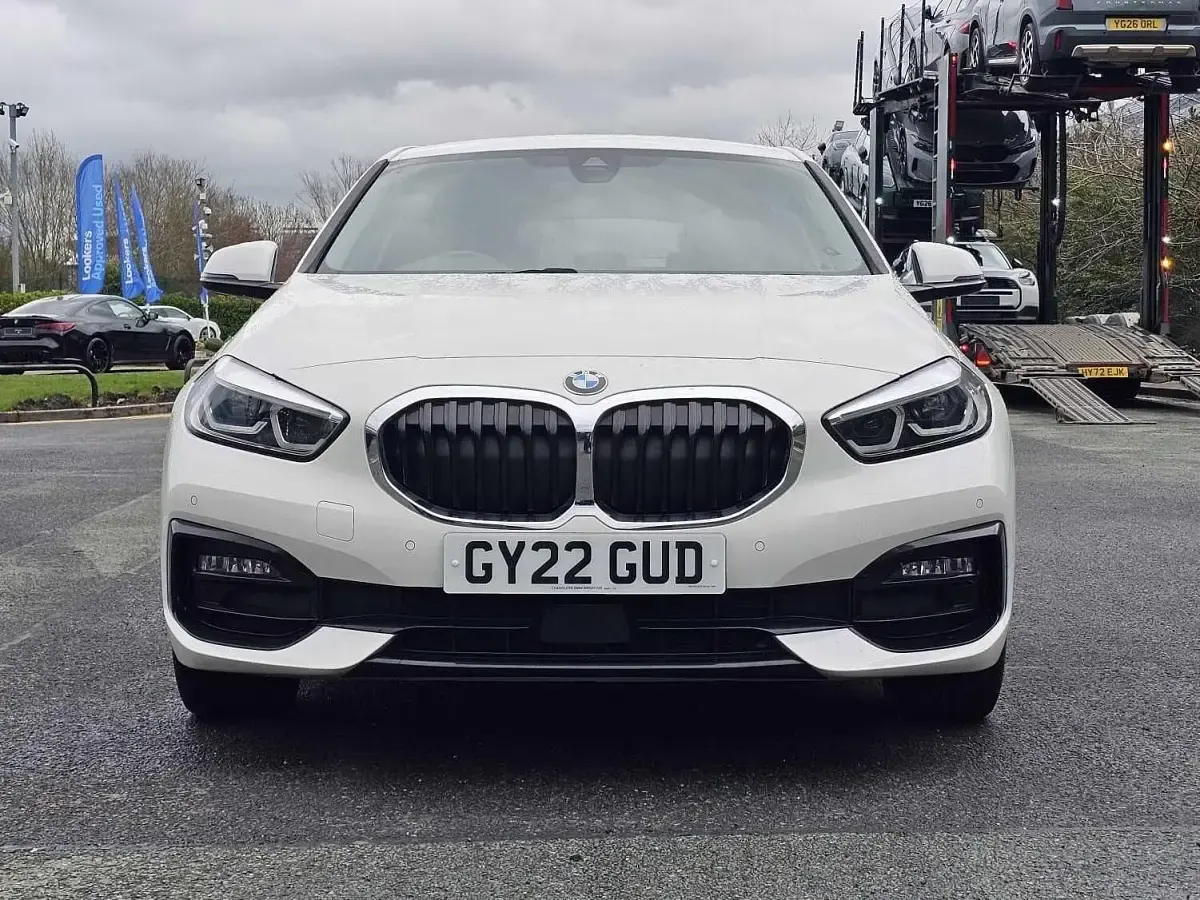 Usado BMW 118 Sport Line 134 HP (98 kW) 2022 Branco Citadino