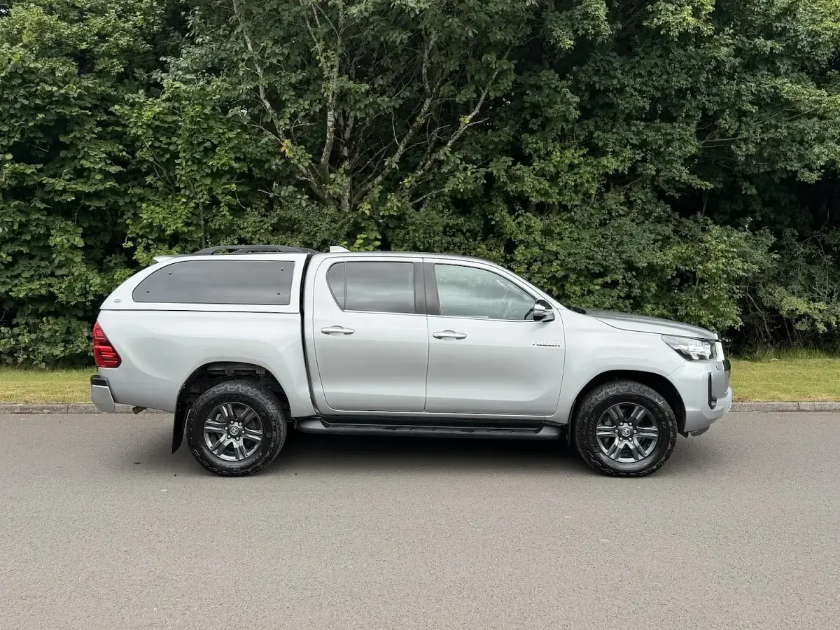 Used Toyota HiLux 150 HP (110 kW) 2022 Silver Pickup