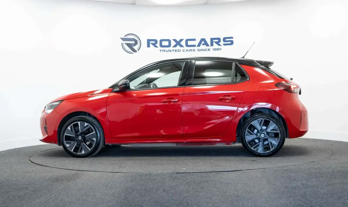 Begagnad Vauxhall Corsa-e Edition 100 kW (136 HK) 2022 Röd Halvkombi