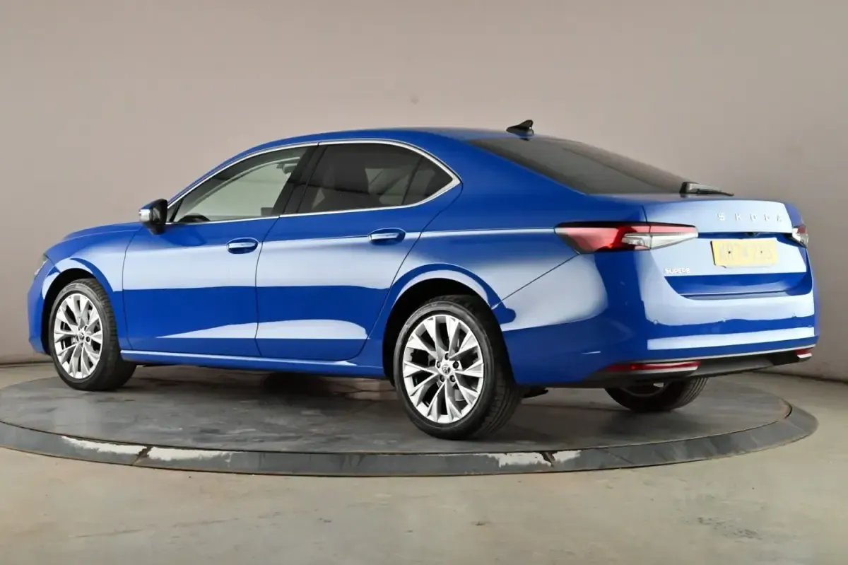 Usado Skoda Superb SE L 150 CV (110 kW) 2024 Azul Utilitario