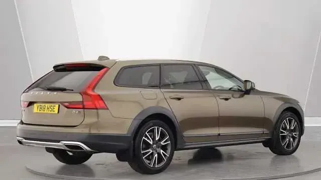Used Volvo V90 CC 188 HP (138 kW) 2018 Estate