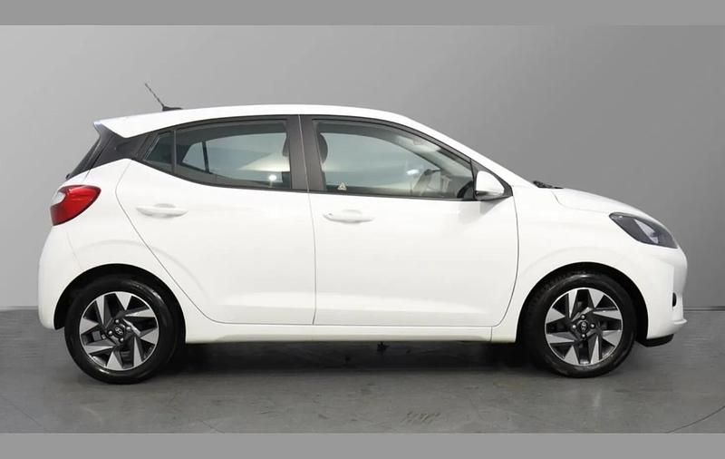 Used Hyundai i10 Advanced 63 HP (46 kW) 2025 White Hatchback