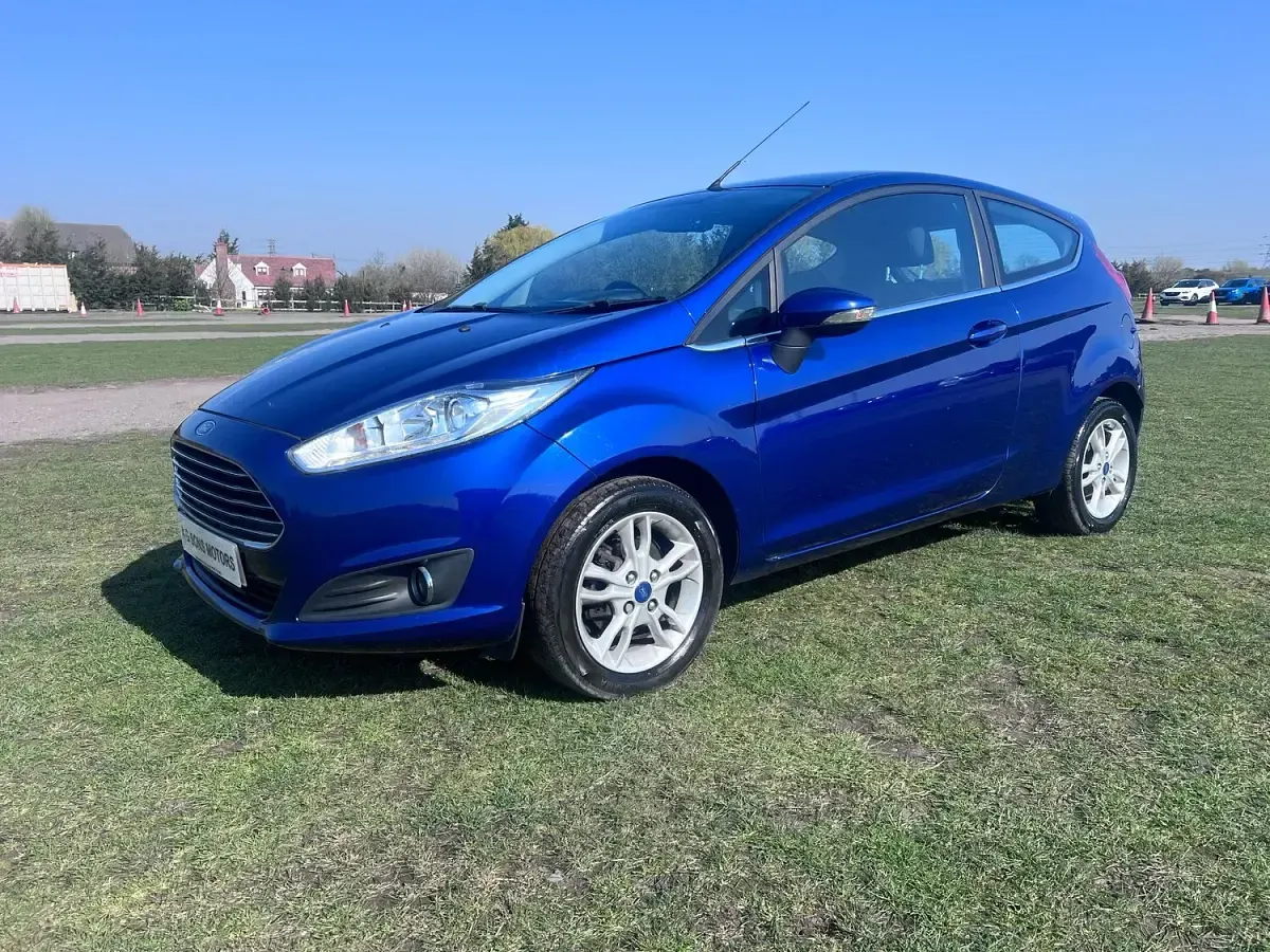 Used Ford Fiesta Zetec 82 HP (60 kW) 2016 Blue Hatchback